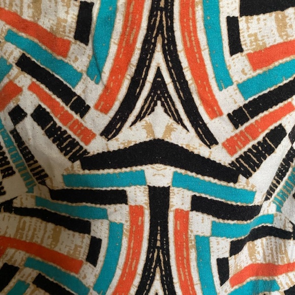 Rich earthy-toned geometric sleeveless Blouse. Size 2x. Soft & comfortable. - Picture 4 of 4